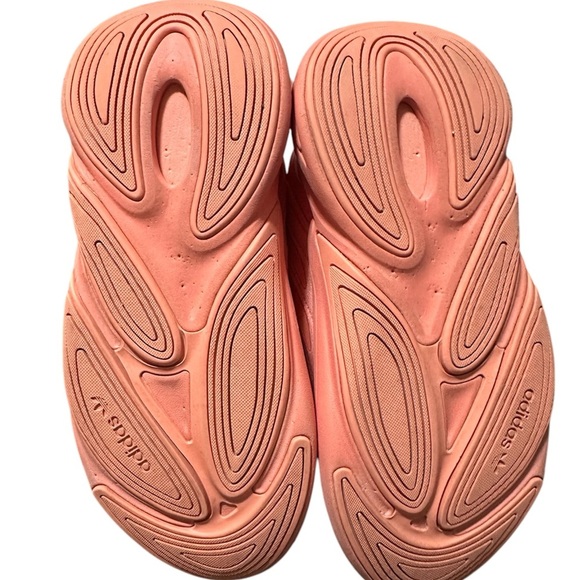 Adidas Ozelia Size 4 color Semi Coral Fusion - Picture 4 of 5